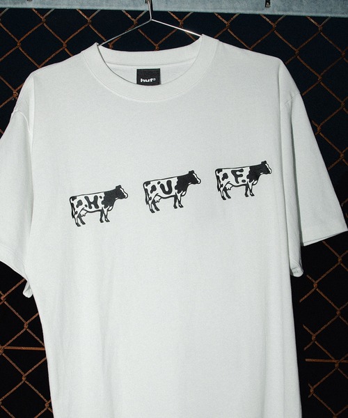 HUF(ハフ)の「MOO TEE(Tシャツ/カットソー・メンズ・グリーン系その他/ホワイト・M/XL/L/S/XXL)」の1枚目の写真