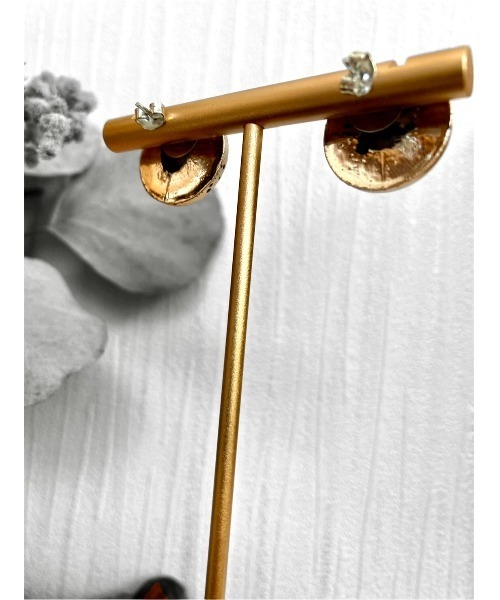 tone（トーン）の「【Flower】【アレルギー対応】ヴィンテージボタンピアス(MA)（ピアス（両耳用）・レディース・ブラック/ホワイト・FREE）」の8枚目の写真