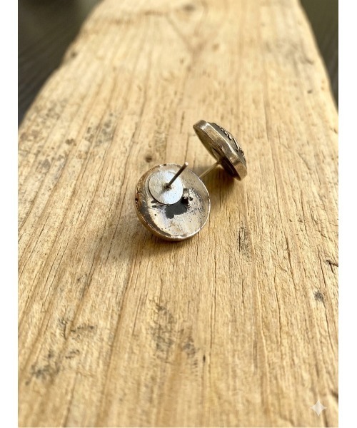 tone（トーン）の「【Flower】【アレルギー対応】ヴィンテージボタンピアス(MA)（ピアス（両耳用）・レディース・ブラック/ホワイト・FREE）」の9枚目の写真