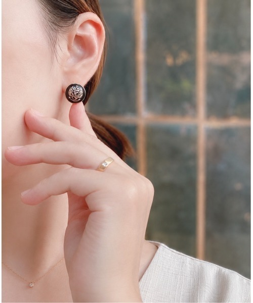 tone（トーン）の「【Flower】【アレルギー対応】ヴィンテージボタンピアス(MA)（ピアス（両耳用）・レディース・ブラック/ホワイト・FREE）」の10枚目の写真