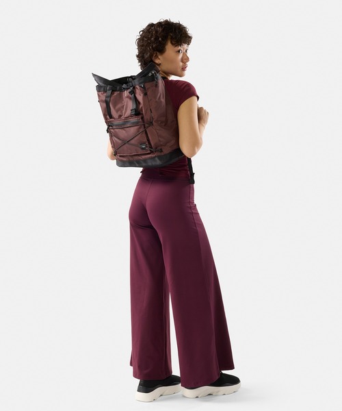 Matador（マタドール）の「Matador/マタドール 24L Tote Pack/24L トートパック（トートバッグ・メンズ・ワインレッド/ブラック/ダークグリーン・FREE）」の12枚目の写真