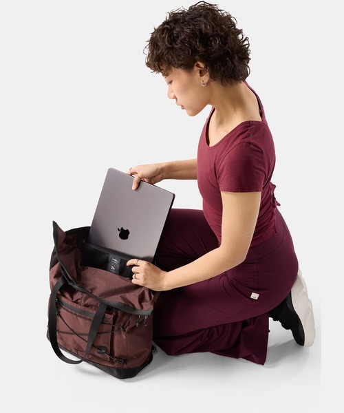 Matador（マタドール）の「Matador/マタドール 24L Tote Pack/24L トートパック（トートバッグ・メンズ・ワインレッド/ブラック/ダークグリーン・FREE）」の4枚目の写真