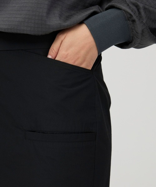 Snow Peak(スノーピーク)の「Snow Peak / Wool Nylon Taffeta Skirt ウールナイロンタフタスカート(スカート・レディース・ダークブラウン/ブラック・1/2/3)」の10枚目の写真