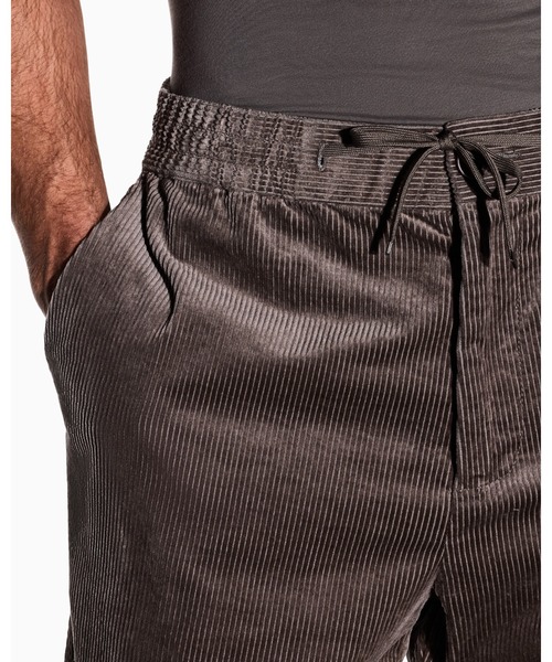 ARMANI EXCHANGE(アルマーニエクスチェンジ)の「【A|X アルマーニ エクスチェンジ】CO コーデュロイ レギュラーフィット ジョガーパンツ(その他パンツ・メンズ・グレイッシュベージュ・36inch/34inch/33inch/32inch/31inch/30inch/29inch)」の4枚目の写真