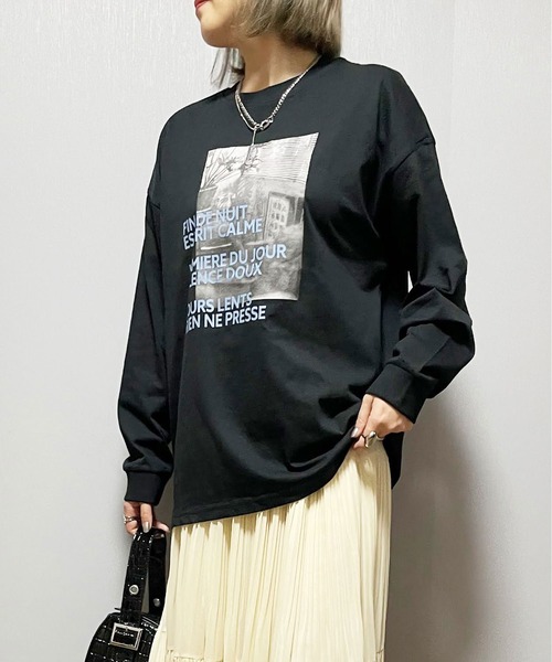 Fizz(フィズ)の「コットン天竺 フォトプリント ロンT(Tシャツ/カットソー・レディース・パープル/チャコール/ホワイト/ブラック・M)」の3枚目の写真