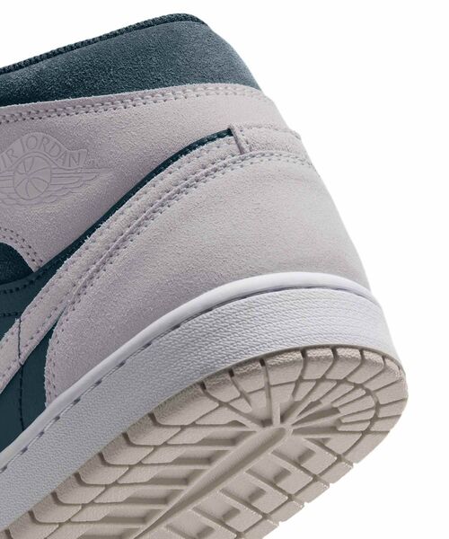 JORDAN BRAND（ジョーダンブランド）の「エア ジョーダン 1 MID メンズシューズ / Air Jordan 1 Mid Men's Shoes DQ8426-110 Light Orewood Brown（スニーカー・メンズ・ブラウン系その他・28.5/29/27.5/25.5/25/30/29.5）」の15枚目の写真