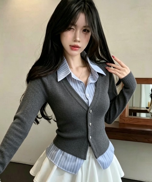 AVYL(アヴィル)の「シャツ切替ドッキングVネックカーディガン(Tシャツ/カットソー・レディース・ネイビー/グレー・M)」の5枚目の写真