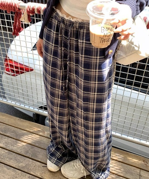 mebole（メボレ）の「lace waist checkered wide pants（その他パンツ・レディース・ネイビー・FREE）」の3枚目の写真