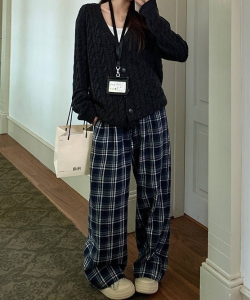 mebole（メボレ）の「lace waist checkered wide pants（その他パンツ・レディース・ネイビー・FREE）」の4枚目の写真