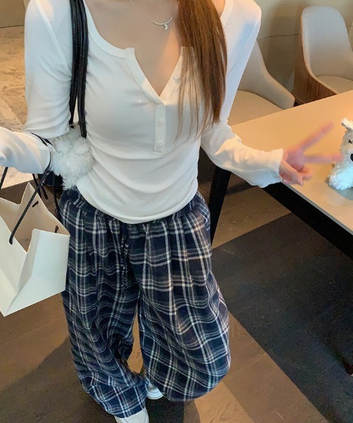 mebole（メボレ）の「lace waist checkered wide pants（その他パンツ・レディース・ネイビー・FREE）」の5枚目の写真