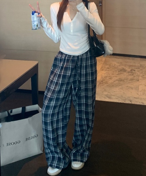 mebole（メボレ）の「lace waist checkered wide pants（その他パンツ・レディース・ネイビー・FREE）」の10枚目の写真
