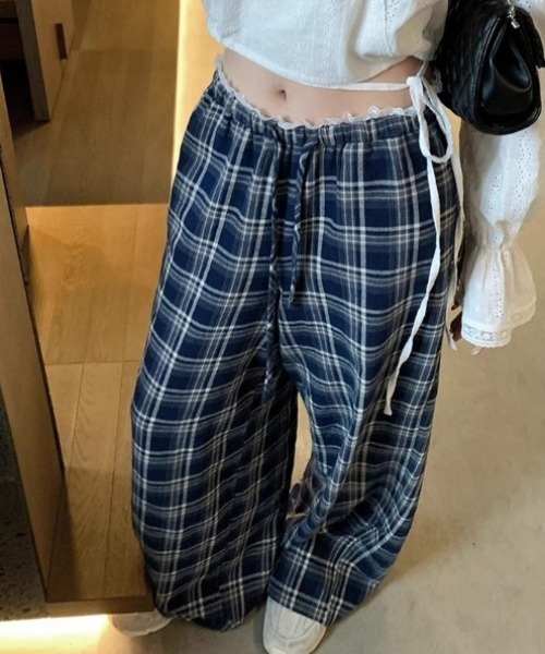mebole（メボレ）の「lace waist checkered wide pants（その他パンツ・レディース・ネイビー・FREE）」の12枚目の写真