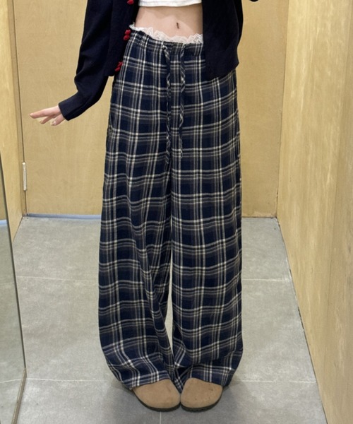 mebole（メボレ）の「lace waist checkered wide pants（その他パンツ・レディース・ネイビー・FREE）」の19枚目の写真