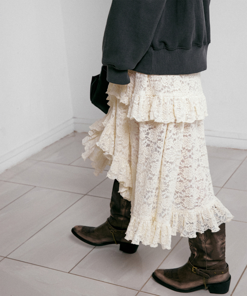 DEWEDEWE（デュイデュイ）の「レースティアードスカート（2カラー）（スカート・レディース・ブラック/アイボリー・SMALL/MEDIUM）」の5枚目の写真