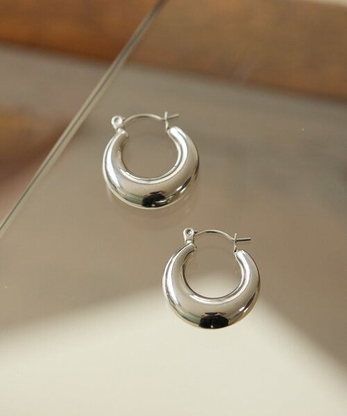 ear PAPILLONNER(イアパピヨネ)の「ぷっくりフープピアス《金属アレルギー対応/ステンレス》(ピアス(両耳用)・レディース・ゴールド/シルバー・FREE)」の1枚目の写真