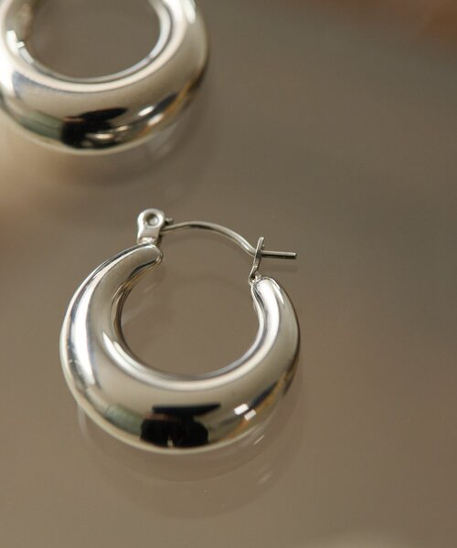 ear PAPILLONNER(イアパピヨネ)の「ぷっくりフープピアス《金属アレルギー対応/ステンレス》(ピアス(両耳用)・レディース・ゴールド/シルバー・FREE)」の11枚目の写真