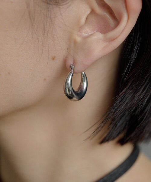 ear PAPILLONNER(イアパピヨネ)の「ぷっくりフープピアス《金属アレルギー対応/ステンレス》(ピアス(両耳用)・レディース・ゴールド/シルバー・FREE)」の8枚目の写真