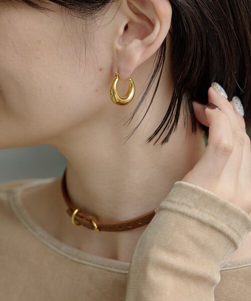 ear PAPILLONNER(イアパピヨネ)の「ぷっくりフープピアス《金属アレルギー対応/ステンレス》(ピアス(両耳用)・レディース・ゴールド/シルバー・FREE)」の5枚目の写真