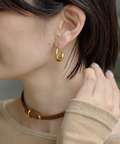 ear PAPILLONNER(イアパピヨネ)の「ぷっくりフープピアス《金属アレルギー対応/ステンレス》(ピアス(両耳用)・レディース・ゴールド/シルバー・FREE)」の4枚目の写真