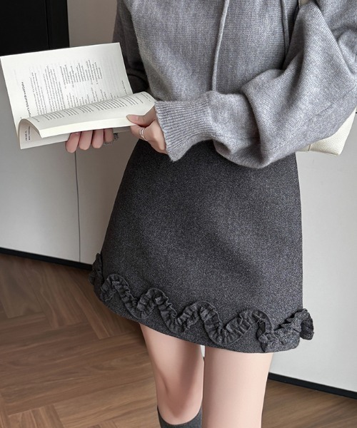 OThe.Naeun(オザナウン)の「wool frill mini skirt(スカート・レディース・ブラウン/グレー/ブラック・FREE)」の1枚目の写真