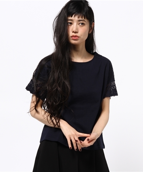 earth music&ecology（アースミュージックアンドエコロジー）の「【2016Summer】肩レースプルオーバー（Tシャツ/カットソー・レディース・ネイビー/オフホワイト/グレイッシュベージュ・FREE）」の3枚目の写真