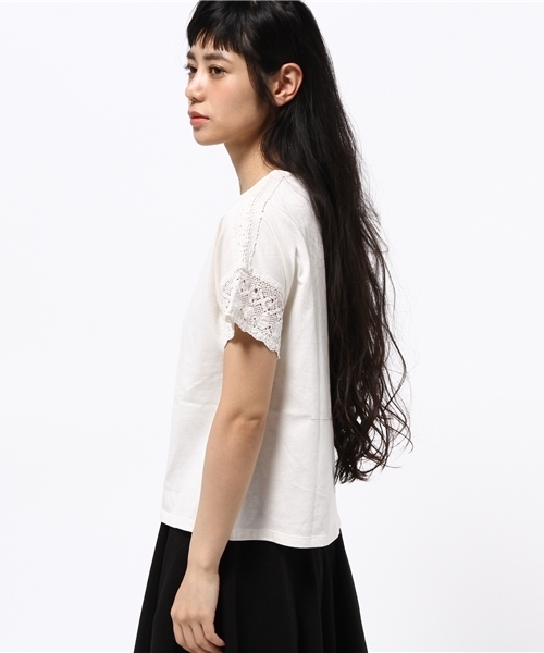 earth music&ecology（アースミュージックアンドエコロジー）の「【2016Summer】肩レースプルオーバー（Tシャツ/カットソー・レディース・ネイビー/オフホワイト/グレイッシュベージュ・FREE）」の5枚目の写真