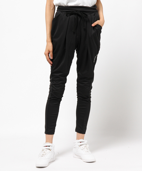 Reebok(リーボック)の「ユルスリム ユーティリティーロングパンツ(その他パンツ・レディース・グレー/ブラック・MEDIUM/SMALL/LARGE/X-LARGE)」の2枚目の写真