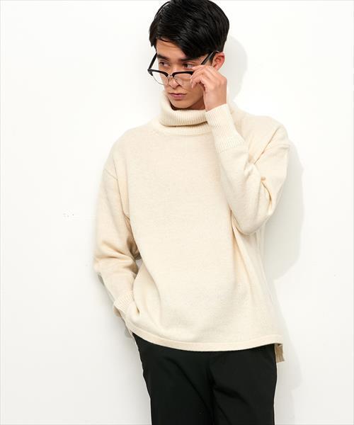 ADAM ET ROPE'(アダムエロペ)の「ラムウール オフタートルネック(ニット/セーター・メンズ・ホワイト/ブラック・MEDIUM/LARGE)」の2枚目の写真