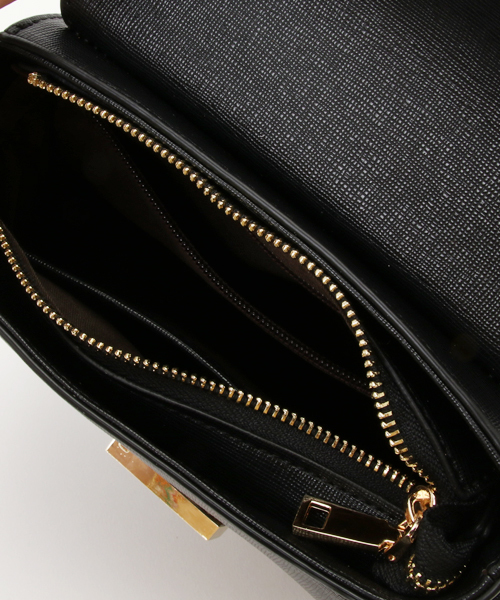 PLAIN CLOTHING（プレーンクロージング）の「Fレザーラウンドショルダーバッグ【PLAIN CLOTHING】（ショルダーバッグ・レディース・グレー/ブラック/アイボリー・FREE）」の6枚目の写真