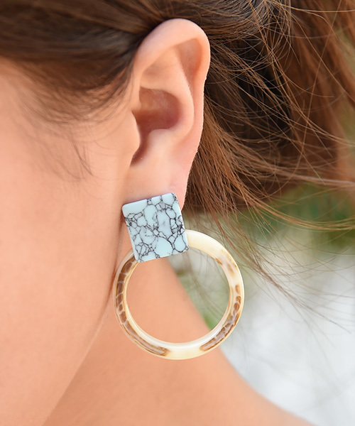 Eldia'lu(エルディアル)の「マーブルサークルピアスorイヤリング(ピアス(両耳用)・レディース・ホワイト/ホワイト系その他/ブルー系その他/ブルー・フリ-)」の1枚目の写真