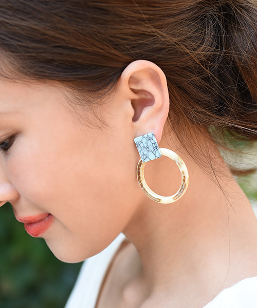 Eldia'lu(エルディアル)の「マーブルサークルピアスorイヤリング(ピアス(両耳用)・レディース・ホワイト/ホワイト系その他/ブルー系その他/ブルー・フリ-)」の5枚目の写真