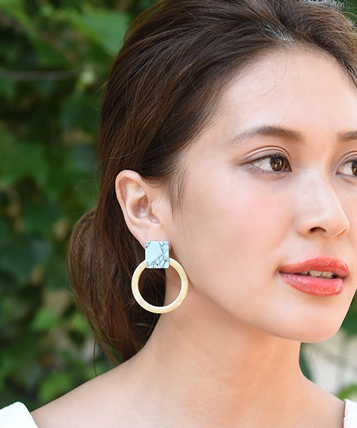 Eldia'lu(エルディアル)の「マーブルサークルピアスorイヤリング(ピアス(両耳用)・レディース・ホワイト/ホワイト系その他/ブルー系その他/ブルー・フリ-)」の6枚目の写真