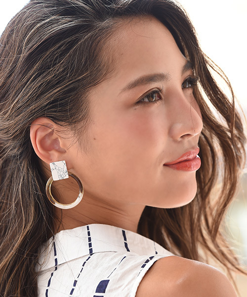 Eldia'lu(エルディアル)の「マーブルサークルピアスorイヤリング(ピアス(両耳用)・レディース・ホワイト/ホワイト系その他/ブルー系その他/ブルー・フリ-)」の8枚目の写真