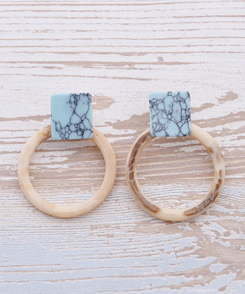 Eldia'lu(エルディアル)の「マーブルサークルピアスorイヤリング(ピアス(両耳用)・レディース・ホワイト/ホワイト系その他/ブルー系その他/ブルー・フリ-)」の11枚目の写真