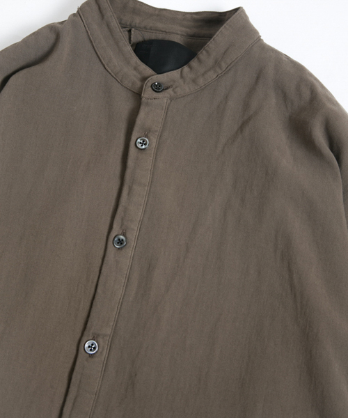 OURET（オーレット）の「マオカラーポンチョ -　100/2強撚ガーゼ　-（シャツ/ブラウス・メンズ・ブラック/グリーン系その他/ベージュ・1/2/3）」の4枚目の写真