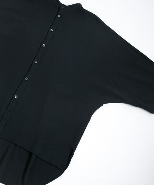 OURET（オーレット）の「マオカラーポンチョ -　100/2強撚ガーゼ　-（シャツ/ブラウス・メンズ・ブラック/グリーン系その他/ベージュ・1/2/3）」の9枚目の写真