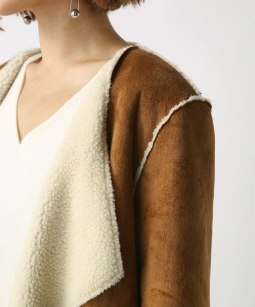 AZUL by moussy（アズールバイマウジー）の「ﾌｪｲｸﾑｰﾄﾝﾉｰｶﾗｰｺｰﾄ（ムートンコート・レディース・ブラック/ベージュ・LARGE/MEDIUM/SMALL）」の14枚目の写真