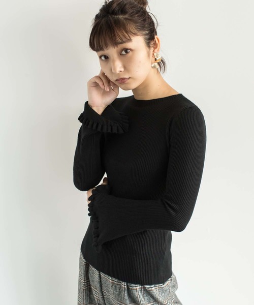 and R(アンドアール)の「袖フリルリブニットプルオーバー(Tシャツ/カットソー・レディース・ホワイト/ブラック/イエロー/ピンク系その他・FREE)」の3枚目の写真