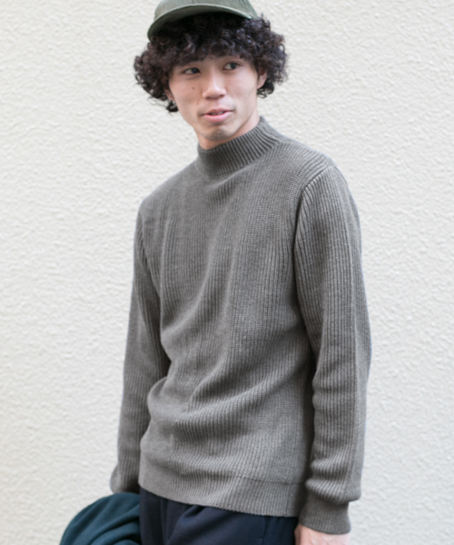 URBAN RESEARCH(アーバンリサーチ)の「C/A片畦モックネック(ニット/セーター・メンズ・ホワイト/ブラック/グレー/ベージュ/ブルー・LARGE/MEDIUM)」の4枚目の写真