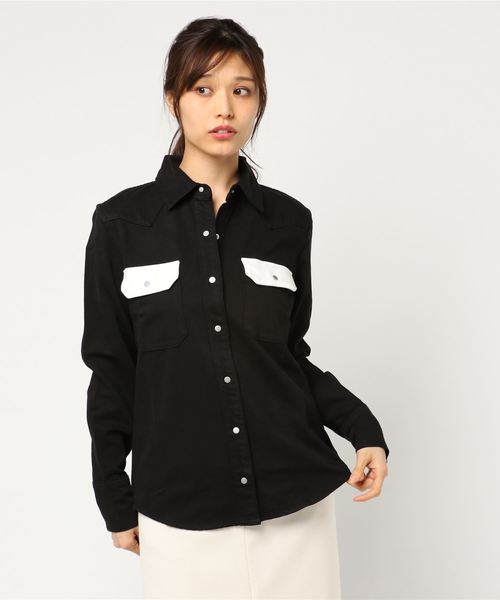 Calvin Klein Jeans(カルヴァンクラインジーンズ)の「コントラストポケット ウェスタン スリムデニムシャツ (シャツ/ブラウス・レディース・ブラック/ベージュ/ホワイト・LARGE/MEDIUM/SMALL/X-SMALL)」の1枚目の写真