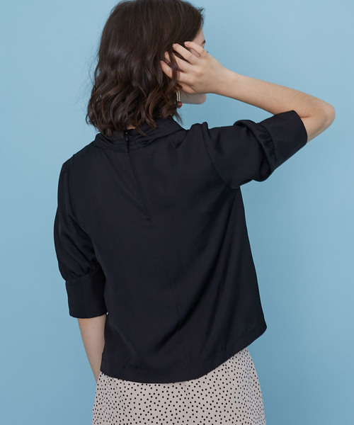 UNITED TOKYO(ユナイテッドトウキョウ)の「スカーフカラーブラウス(シャツ/ブラウス・レディース・ブラック/レッド/マルチ・1)」の6枚目の写真