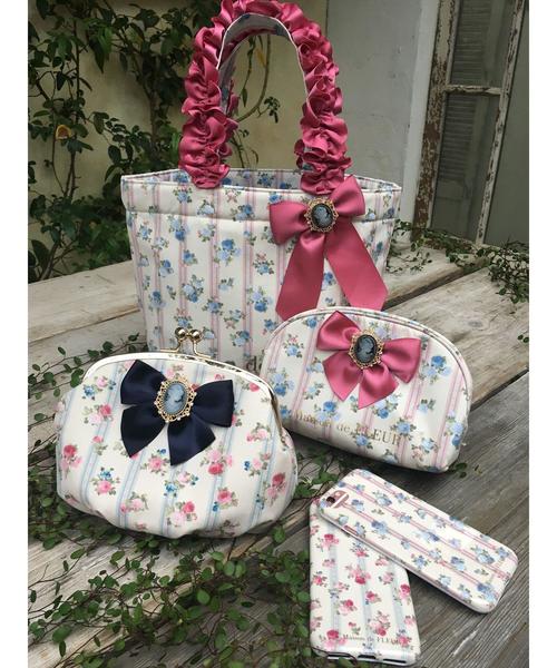 Maison de FLEUR（メゾンドフルール）の「ストライプフラワーがま口