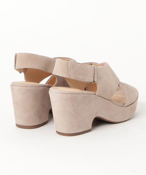 Clarks(クラークス)の「Maritsa Lara / マリッツァララ (サンドスエード)(サンダル・レディース・ベージュ・4.5/6/3.5/4/5/5.5/3)」の2枚目の写真