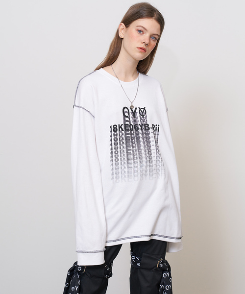 OY（オーワイ）の「グラデーションロゴ長袖Tシャツ/カットソー（Tシャツ/カットソー・メンズ・ホワイト/ブラック/オレンジ・FREE）」の2枚目の写真