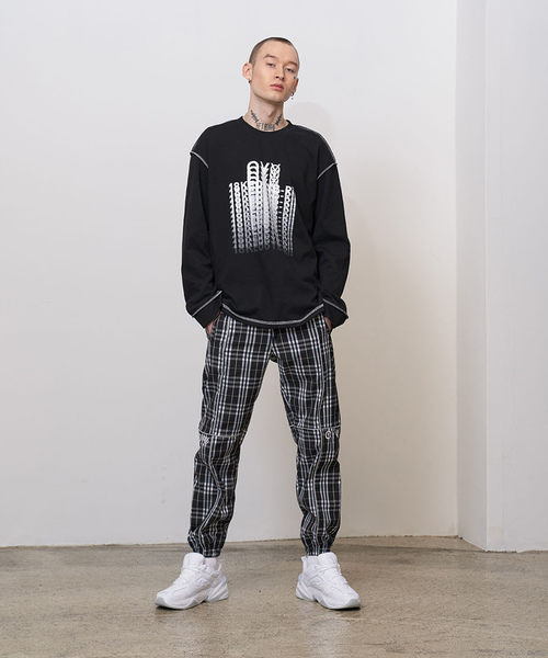 OY（オーワイ）の「グラデーションロゴ長袖Tシャツ/カットソー（Tシャツ/カットソー・メンズ・ホワイト/ブラック/オレンジ・FREE）」の10枚目の写真