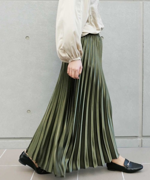 CORNERS(コーナーズ)の「サテンプリーツスカート(スカート・レディース・ホワイト/ブラック/カーキ/ネイビー/ブルーグリーン/シルバー/ゴールド/ブラウン/ボルドー・M)」の19枚目の写真
