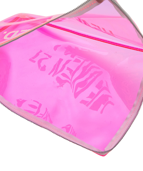 MILKFED.（ミルクフェド）の「CLEAR CLUTCH BAG "H27"　（クラッチバッグ/クリア/ビニール/蛍光）（クラッチバッグ・レディース・ブラック/ライトグリーン/ピンク/クリア・ONESIZE）」の7枚目の写真