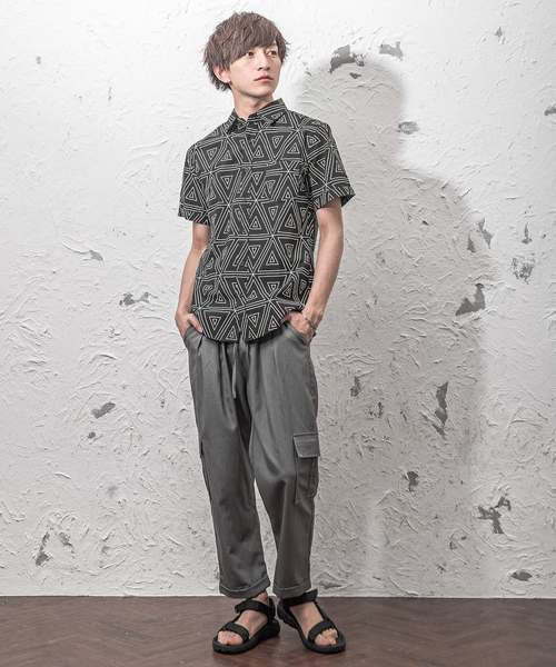 MinoriTY（マイノリティ）の「幾何学柄半袖シャツ（シャツ/ブラウス・メンズ・ホワイト/ブラック・M/L）」の4枚目の写真