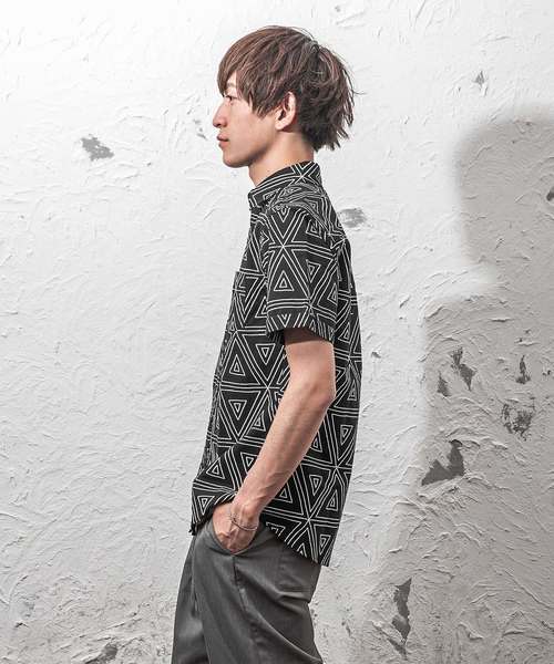 MinoriTY（マイノリティ）の「幾何学柄半袖シャツ（シャツ/ブラウス・メンズ・ホワイト/ブラック・M/L）」の5枚目の写真