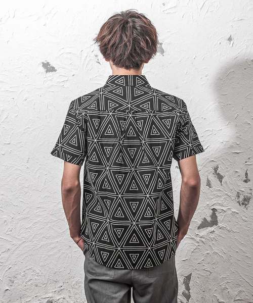 MinoriTY（マイノリティ）の「幾何学柄半袖シャツ（シャツ/ブラウス・メンズ・ホワイト/ブラック・M/L）」の6枚目の写真